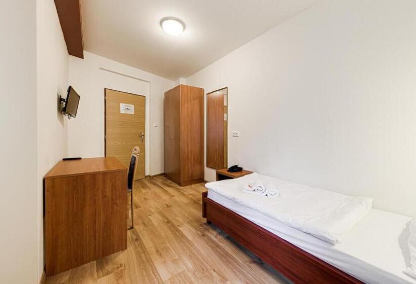 اتاق استاندارد یک نفره, Koruna