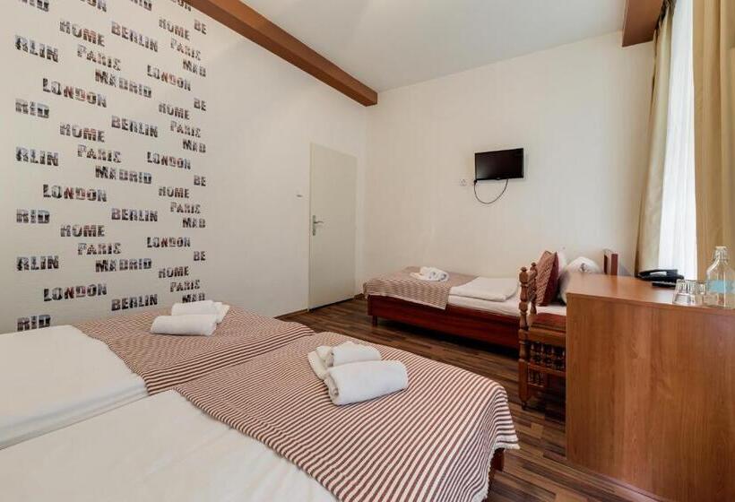 اتاق استاندارد سه نفره, Koruna