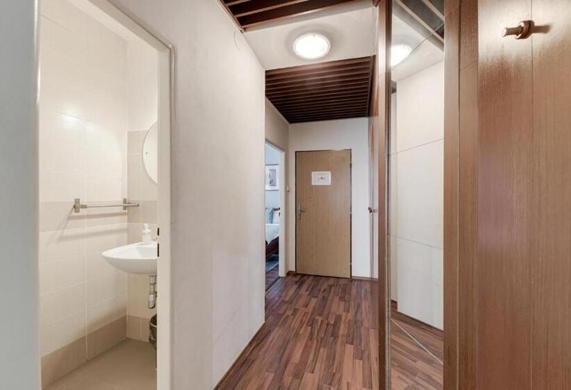 اتاق استاندارد چهار تخته, Koruna