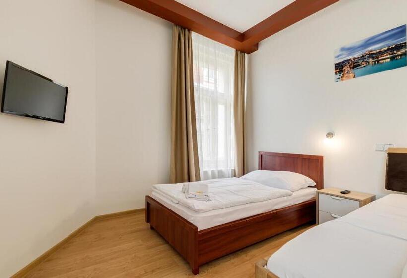 اتاق استاندارد چهار تخته, Koruna