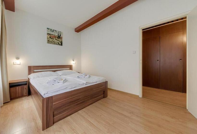 اتاق استاندارد چهار تخته, Koruna