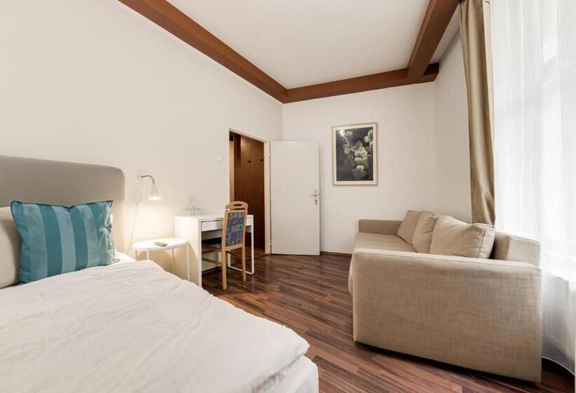 اتاق استاندارد چهار تخته, Koruna