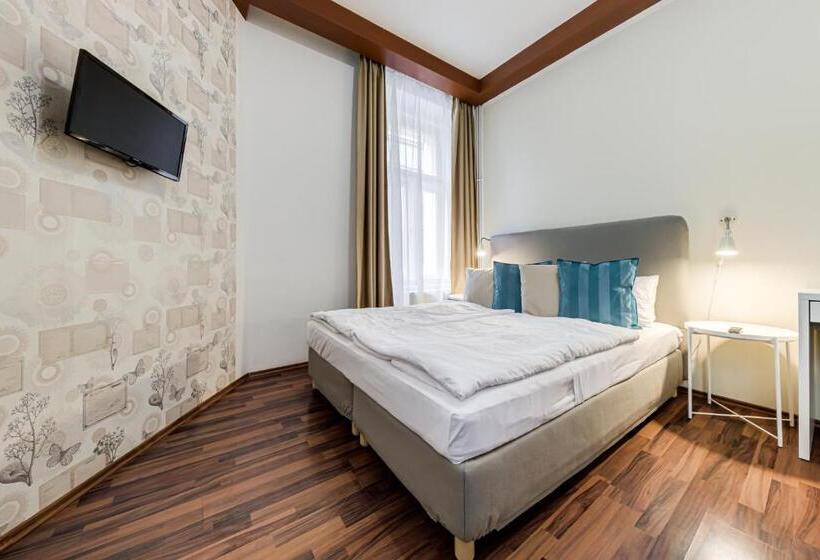 اتاق استاندارد چهار تخته, Koruna