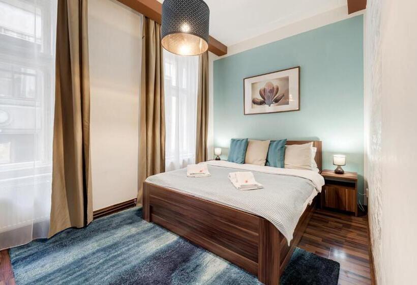 اتاق استاندارد چهار تخته, Koruna