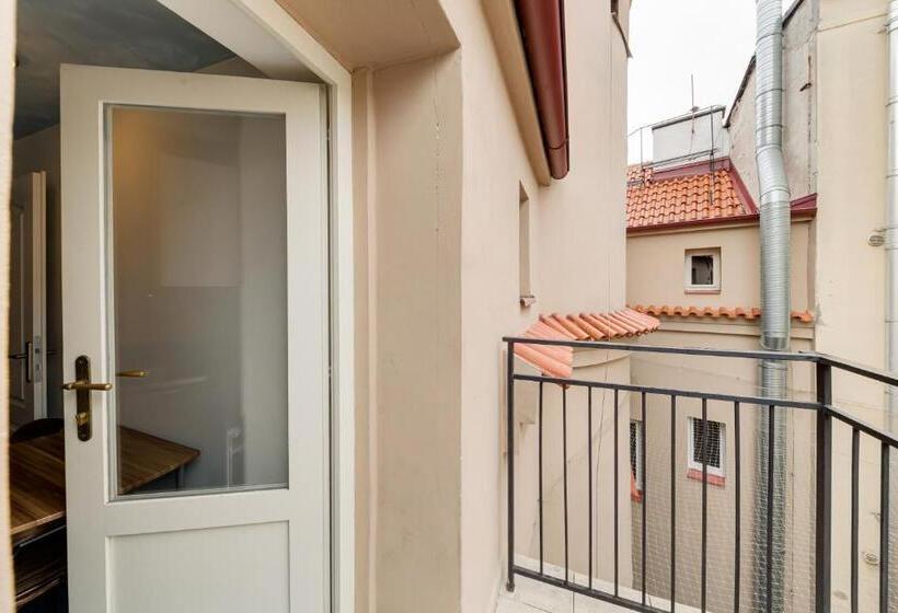 اتاق خانوادگی, Koruna