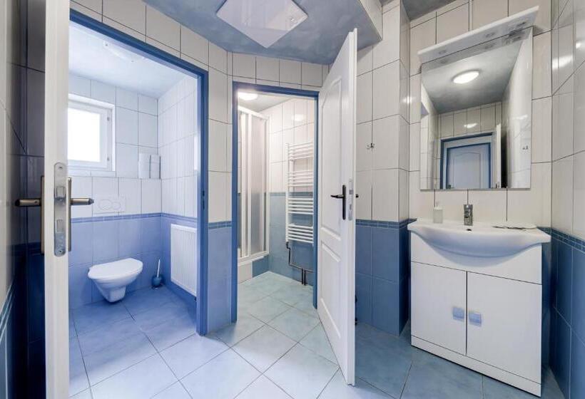 اتاق خانوادگی, Koruna