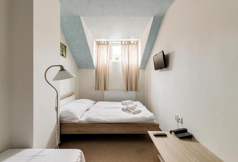 اتاق خانوادگی, Koruna