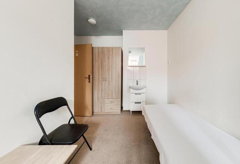 اتاق خانوادگی, Koruna