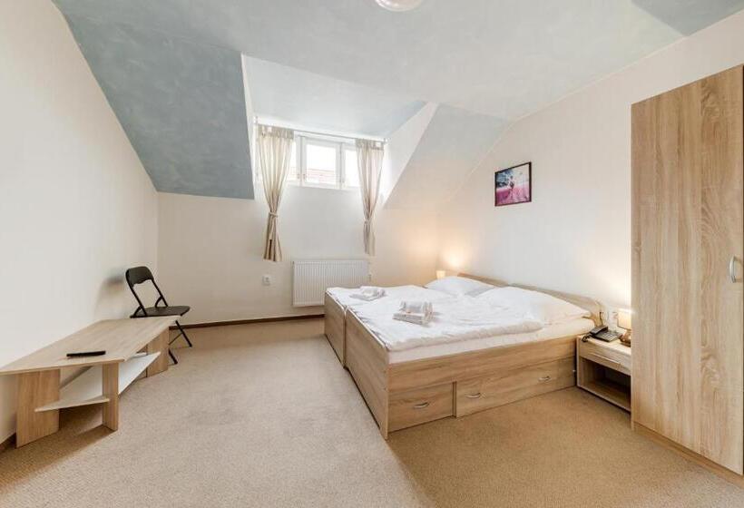 اتاق خانوادگی, Koruna