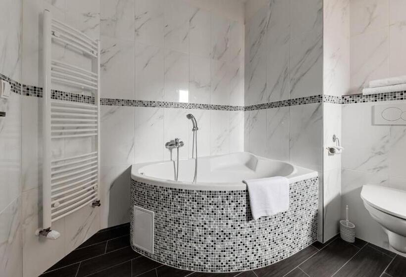 اتاق اجرایی, Koruna