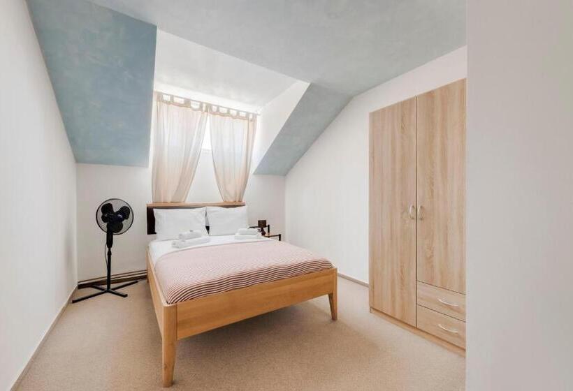 اتاق اکونومی, Koruna