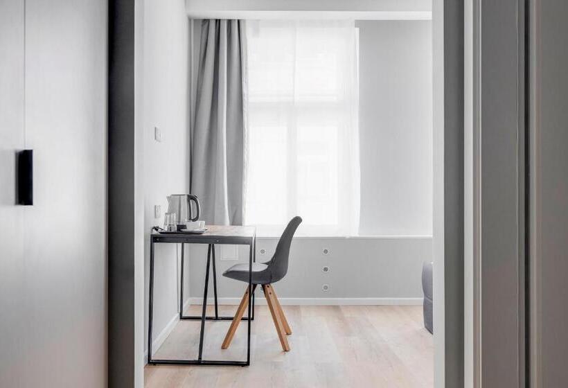 اتاق لوکس, Koruna