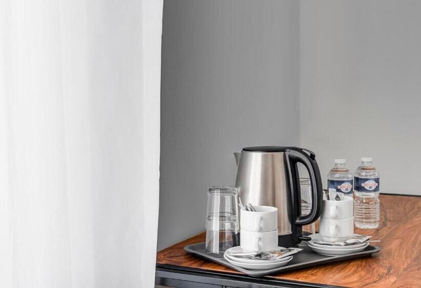 اتاق لوکس سه تخته, Koruna