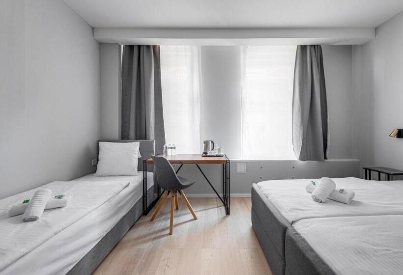 اتاق لوکس سه تخته, Koruna