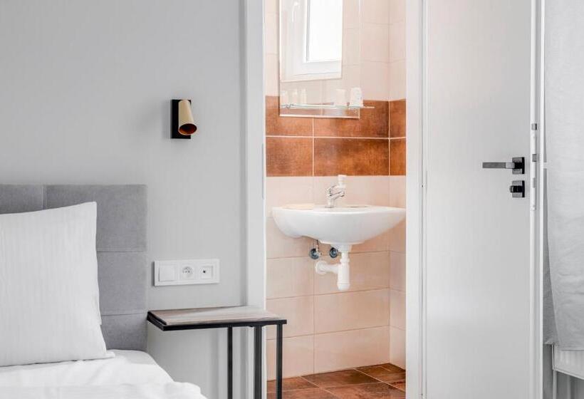 اتاق لوکس یک تخته, Koruna