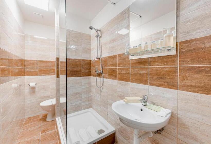 اتاق لوکس چهار تخته, Koruna