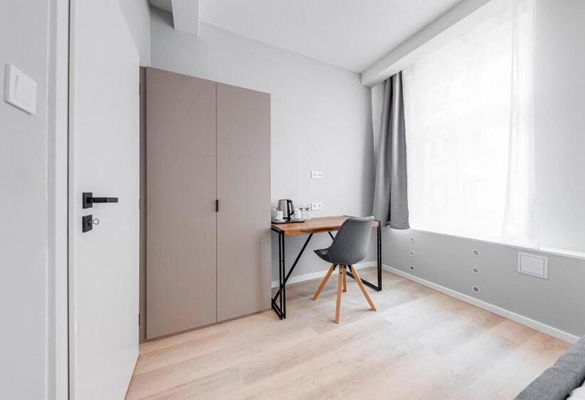 اتاق لوکس چهار تخته, Koruna