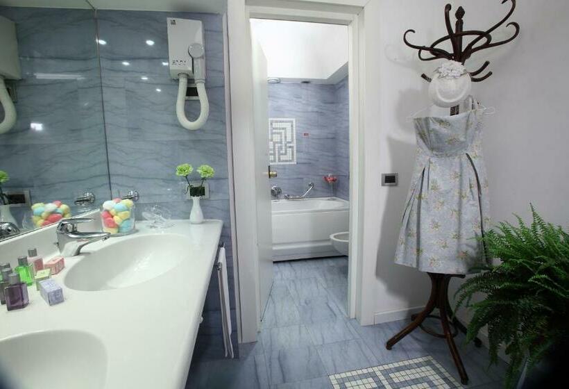 小型套房, Sanpi Milano