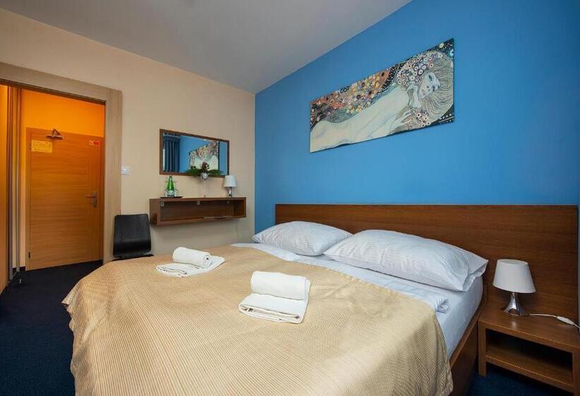 Номер Стандарт, Slovan