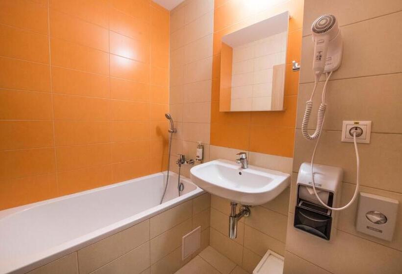 Номер Стандарт, Slovan