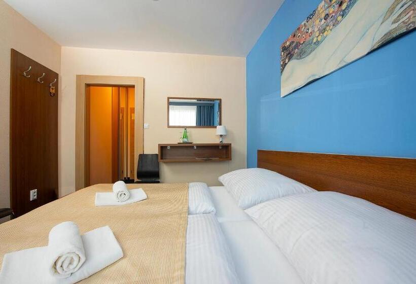 Номер Стандарт с Балконом, Slovan