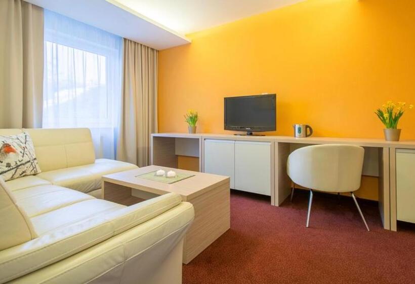 Апартаменты 1 Спальня с Видом, Slovan