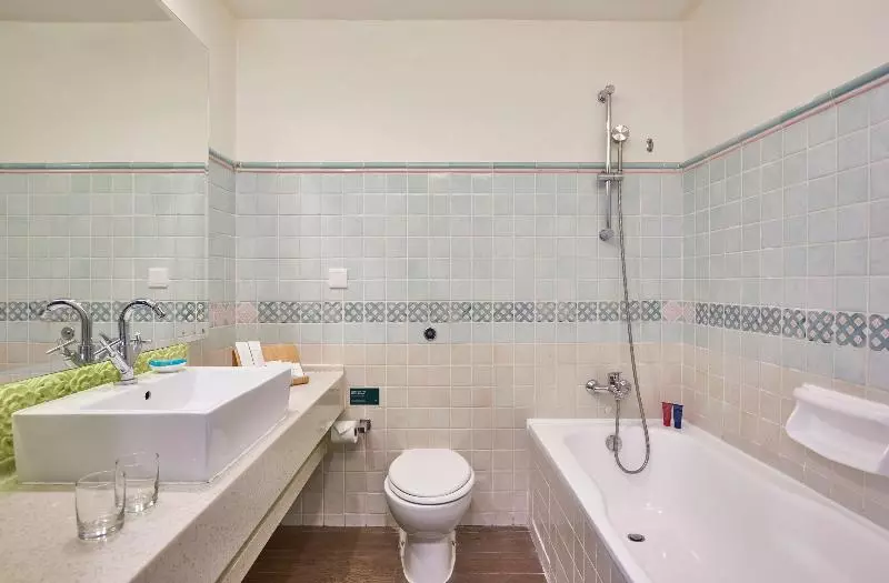 デラックスルーム, Village Hotel Albert Court By Far East Hospitality