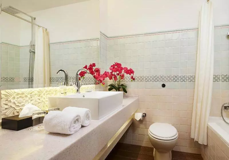 デラックスルーム, Village Hotel Albert Court By Far East Hospitality
