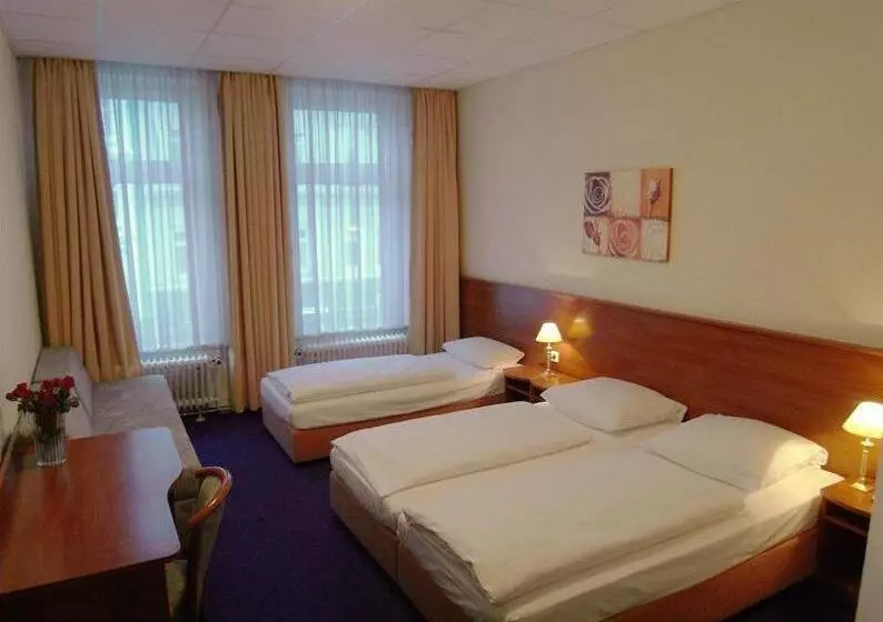 Standard Neljän Hengen Huone, Residence Am Hauptbahnhof