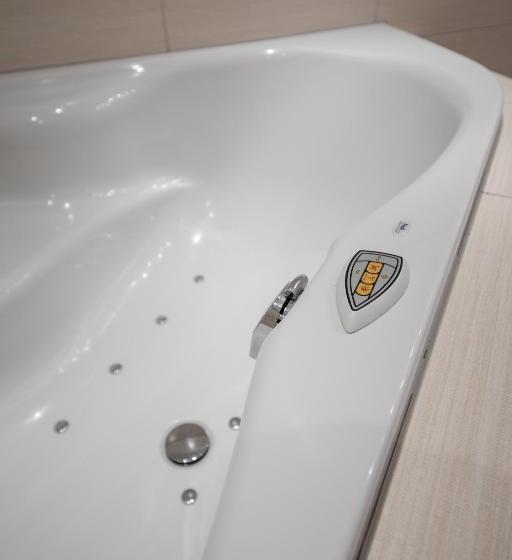 침실 2개 스위트, Albona