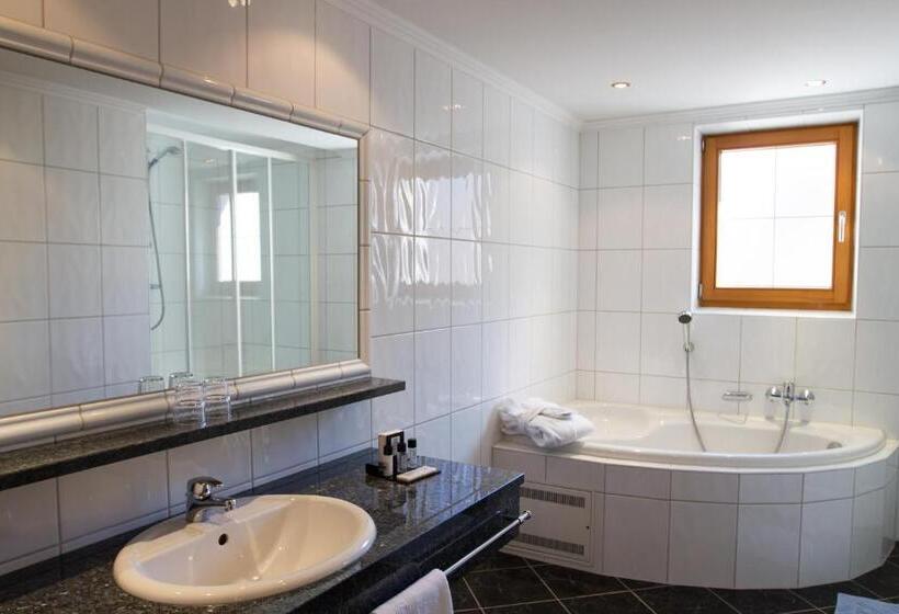 주니어 스위트, Albona