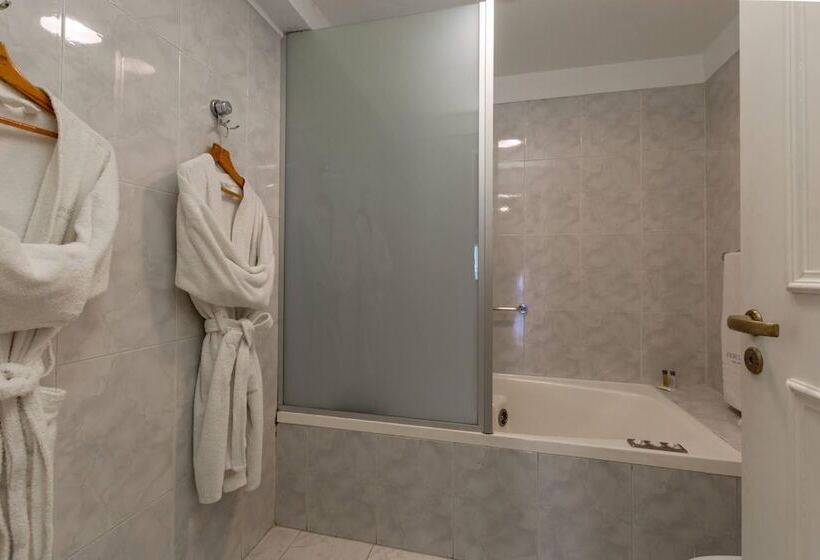 سوئیت پرزیدنت, Feir S Park Hotel & Rooftop