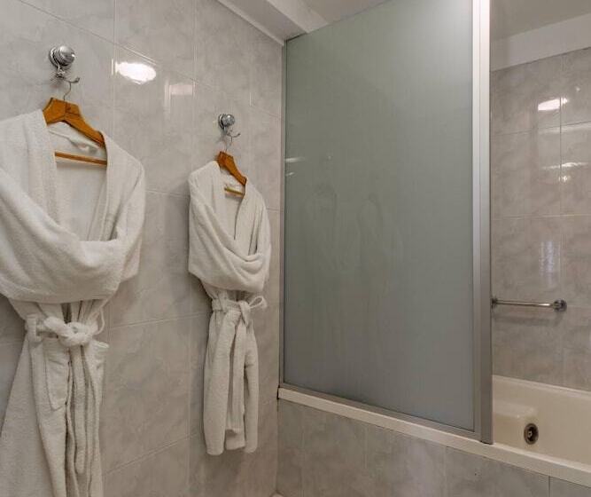 سوئیت پرزیدنت, Feir S Park Hotel & Rooftop