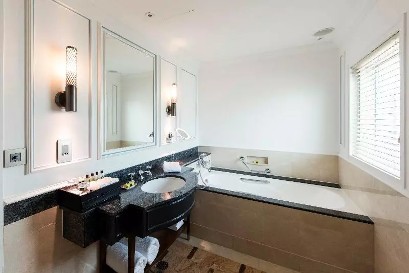 Club Room King Bed, Intercontinental Singapore, An Ihg