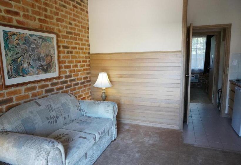 דירת חדר, Mahogany Park