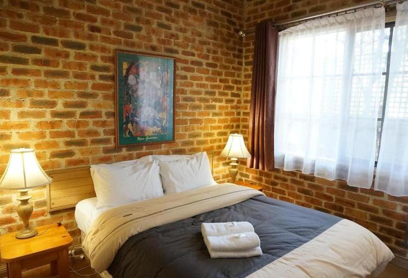 דירת חדר, Mahogany Park