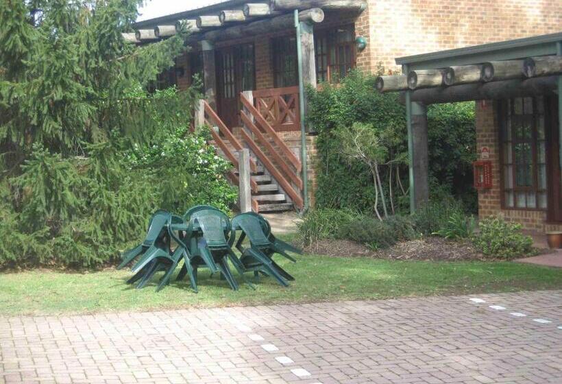 דירת חדר, Mahogany Park