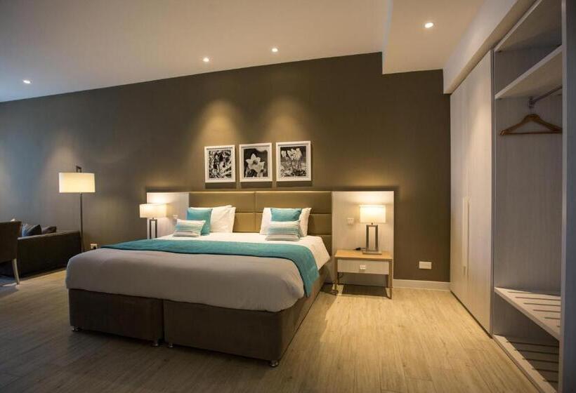 سوئیت پنت هاوس, Salini Resort