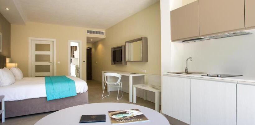 استودیوی استاندارد, Salini Resort
