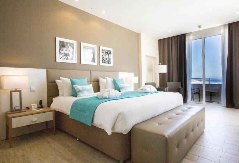 اتاق سوپریور با چشم‌انداز دریا, Salini Resort