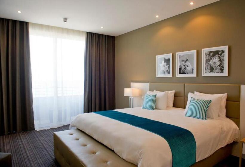 اتاق خانوادگی, Salini Resort