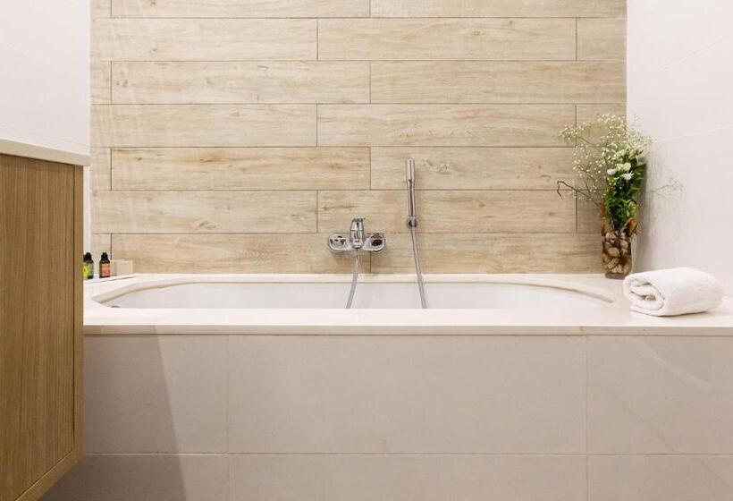 سوییت جونیور, Salini Resort