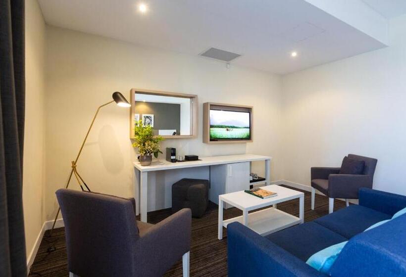 سوییت جونیور, Salini Resort