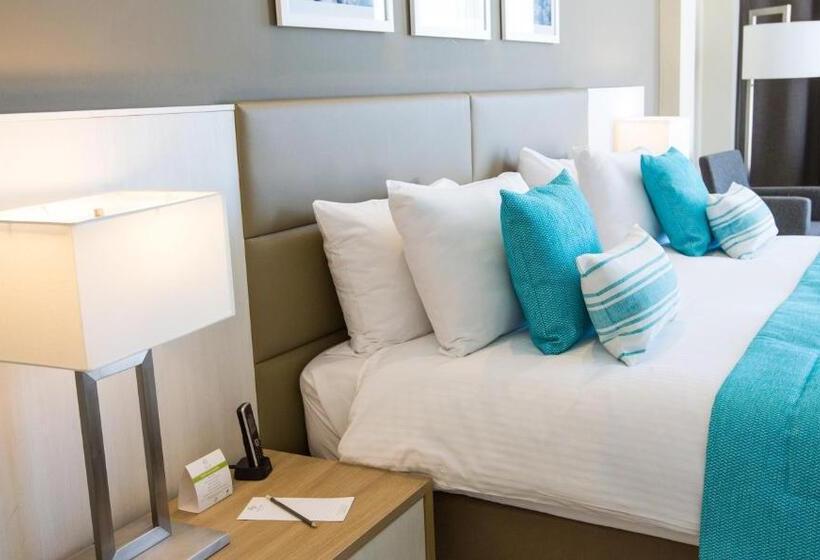 سوییت جونیور, Salini Resort