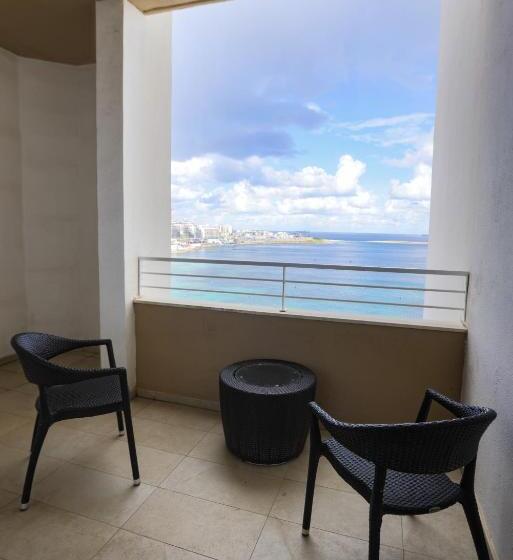 سوییت جونیور, Salini Resort