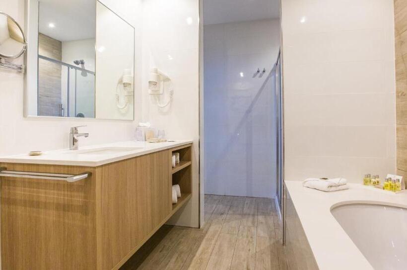 سوییت اجرایی, Salini Resort