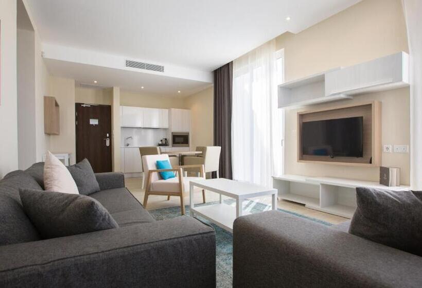 سوییت اجرایی, Salini Resort