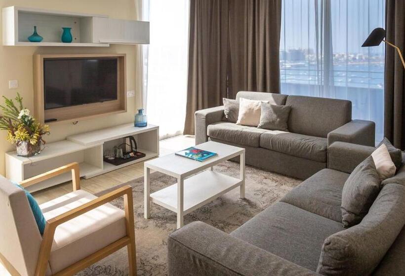 سوییت اجرایی, Salini Resort