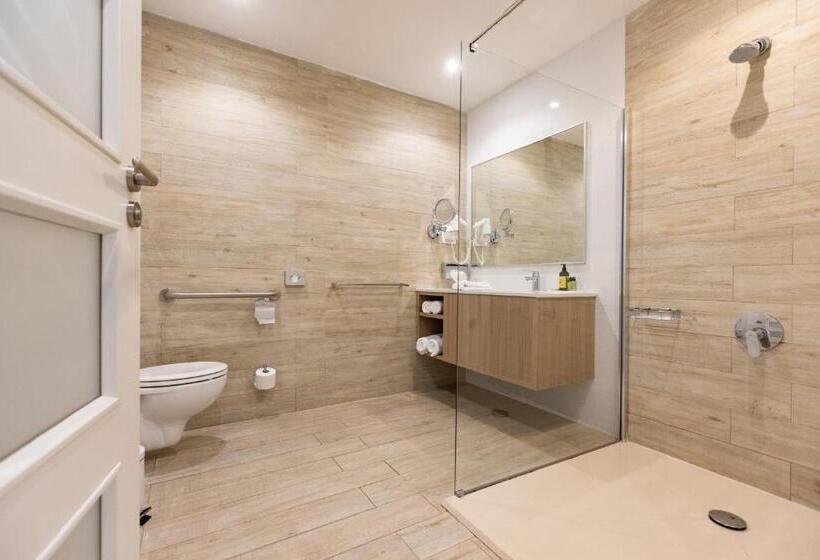 اتاق خانوادگی با چشمانداز دریا, Salini Resort