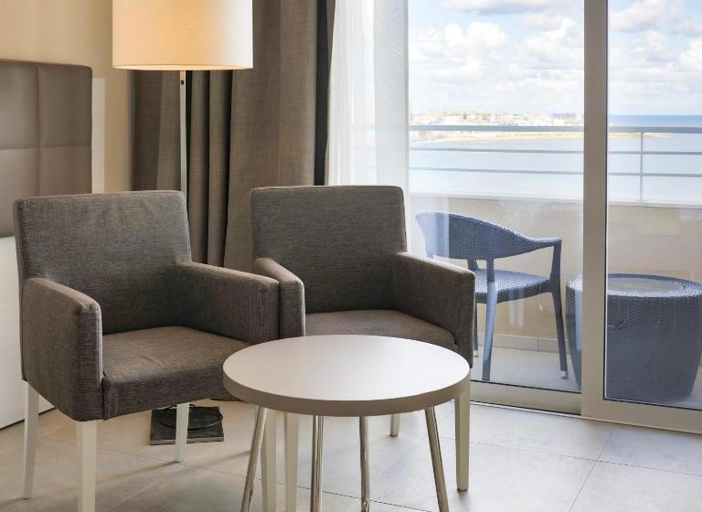 اتاق استاندارد با چشم‌انداز دریا, Salini Resort